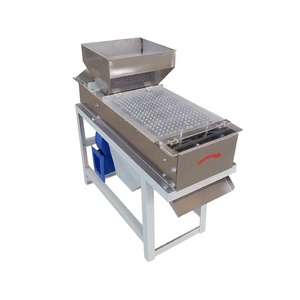 Machine d'automatisation industrielle pour l'épluchage <span class=keywords><strong>des</strong></span> cacahuètes, machine à éplucher les cacahuètes grillées, machine à éplucher les cacahuètes à peau rouge grillée - Product Image 1