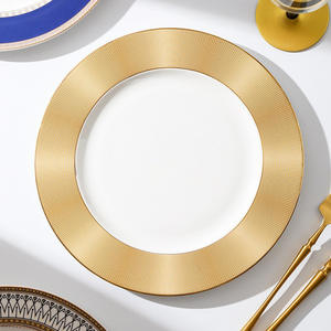 <span class=keywords><strong>Service</strong></span> de vaisselle en <span class=keywords><strong>porcelaine</strong></span> de style luxe assiettes rondes avec bord doré assiette décorative en céramique avec bord doré plats élégants - Product Image 2