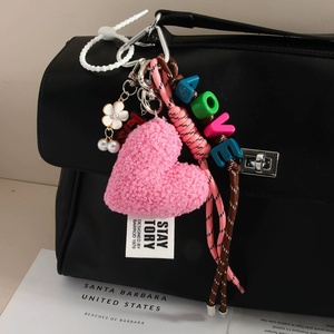 Colgante de Corazón de Felpa Rosa Suave, Decoración para Bolsos de Hombro de Niñas, Llavero con Borla y Letra LOVE, Adorno de Moda para Bolsos de Mujer - Product Image 1