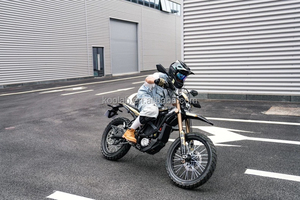 Moto tout-terrain électrique Surron Ultra Bee 21kW 2026, batterie lithium 74V 60Ah, Talaria Komodo - Product Image 6