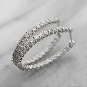 Orecchini a Cerchio Grandi e Rotondi per Donne, Gioielli per Orecchie Scintillanti con Pavé - Product Image 2