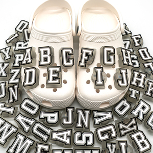 Charm LED Brillante para Zapatos, Letras Blancas y Negras, PVC, para <span class=keywords><strong>Zuecos</strong></span> Deportivos, Zapatillas, Charm LED Personalizado para Zapatos, Decoración para Zapatos de Profesor, Charm al por Mayor - Product Image 3