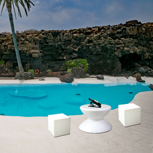 Table de piscine de luxe avec seau à glace intégré pour chaise longue - Product Image 1
