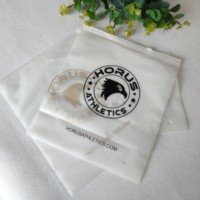 Sac d'emballage refermable en plastique mat écologique et imperméable de haute qualité pour vêtements avec impression de logo – Fabrication professionnelle