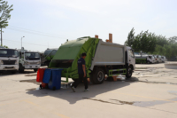 Camion Compacteur de Déchets Diesel Manuel 4x2 EURO 5 Personnalisable Direct Usine pour la Collecte de Déchets Domestiques en Baril