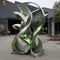 Sculpture en acier inoxydable sur mesure en forme de feuille tropicale, perforée, miroir vert, pour l'aménagement extérieur des hôtels et des complexes hôteliers
