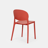 Chaise de salle à manger moderne en plastique rouge pour usage extérieur et commercial en villa, avec design léger, durable et imperméable