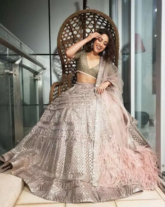 Hermoso Traje de Novia con Lehenga de Diseño, con Bordado Zardozi, Ropa de Boda Premium - Product Image 6