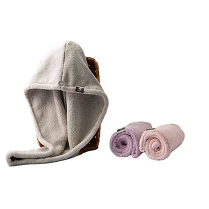 Capuchon de cheveux secs en microfibre léger et pratique pour une utilisation sous la douche - Product Image 1