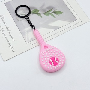 Llavero de Silicona con Forma de Raqueta de Pá<span class=keywords><strong>del</strong></span>, Adorable Mini Charm Deportivo con Anillo Negro para Decorar Mochilas y Bolsos - Product Image 4