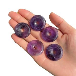 Pendentif Donut Améthyste Naturelle en Cristal Poli pour la Fabrication de Bijoux Reiki Énergie de Guérison Travail Style Feng Shui Sculpté - Product Image 5