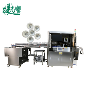 Machine de marquage laser automatique à grande vitesse pour bouchons de bouteilles de lait |   pour logo, date, code QR |   avec chargement/déchargement automatique et élimination des défauts - Product Image 1