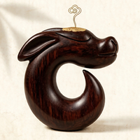 ICH Pièce de palmier en bois sculptée à la main en forme de lapin / Totem de poche
