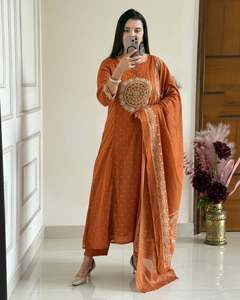 ชุดกางเกงอนาร์กาลีสำหรับผู้หญิง ดีไซน์หรูหรา ประดับด้วยงานปักลูกปัดวิบวับ เหมาะสำหรับงานเทศกาล - ขายส่ง ชุดคุर्ติพิมพ์ลายสไตล์อินเดีย ชุดมุสลิมแบบเรียบร้อยสไตล์ปากีสถาน - Product Image 2