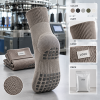 Chaussettes de football en coton fin mat avec revers athlétiques, talon rembourré, adhérence sur le terrain, ajustement sûr, spécifications OEM ODM