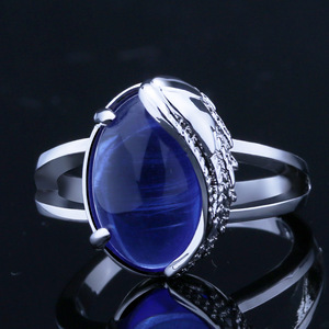 Anello creativo con ali d'angelo per donna, design con pietra blu intarsiata, gioielli eleganti e alla moda - Product Image 2