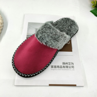 Chaussons d'hiver personnalisables pour couple, en fausse fourrure moelleuse et chaude, avec dessus en daim synthétique respirant et semelle extérieure en TPR antidérapante et légère.
