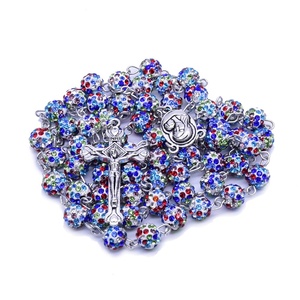 Collier <span class=keywords><strong>de</strong></span> chapelet <span class=keywords><strong>de</strong></span> perles bleu clair <span class=keywords><strong>de</strong></span> notre-dame <span class=keywords><strong>de</strong></span> <span class=keywords><strong>Fatima</strong></span> avec Crucifix <span class=keywords><strong>de</strong></span> couleur argent et perles <span class=keywords><strong>de</strong></span> médaille <span class=keywords><strong>de</strong></span> notre-dame <span class=keywords><strong>de</strong></span> <span class=keywords><strong>Fatima</strong></span> vert religieux - Product Image 1
