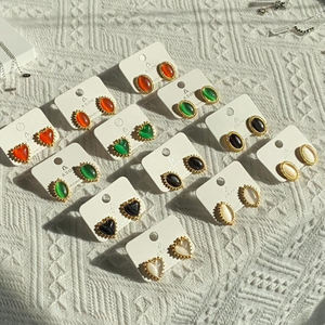 Boucles d'oreilles créoles pendantes minimalistes en acier inoxydable plaqué or 18 carats avec perles, vente en gros - Product Image 1