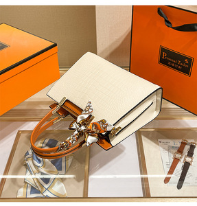 กระเป๋าสะพายพาดลำตัวดีไซเนอร์แฟชั่นใหม่กระเป๋าแมสเซนเจอร์สะพายไหล่หนัง PU กระเป๋าโท้ทลำลองกระเป๋าถือและกระเป๋าเงินสำหรับผู้หญิงหรูหรา - Product Image 4