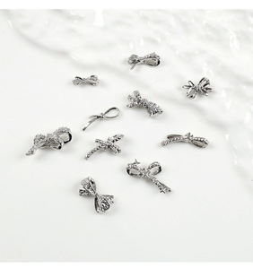 50 pièces de breloques pour ongles en alliage, motifs nœud papillon français et cravate 3D, ornements métalliques pour la décoration de manucure - Product Image 6