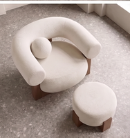 Fauteuil simple en tissu courbé et bois massif, style nordique de luxe, design minimaliste, pour la maison et l'hôtellerie
