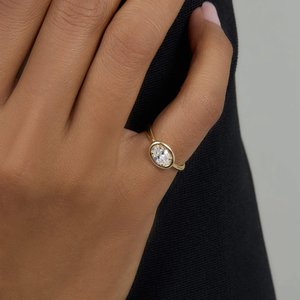 <span class=keywords><strong>Anillo</strong></span> Geométrico Cuadrado Ovalado con Circonita Cúbica 5A, Color Dorado, Delicado y Minimalista, para el <span class=keywords><strong>Dedo</strong></span> Anímero, para <span class=keywords><strong>Mujer</strong></span> - Product Image 1