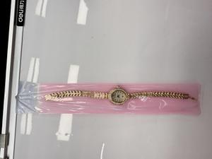 Orologio da Donna Placcato Oro con Quadrante Luminoso e Cinturino in Lega, Accessorio di Moda - Product Image 3