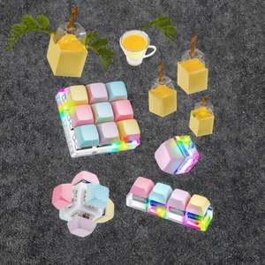 Precio de fábrica Llavero LED con tecla mecánica, Clicker Fidget, Llavero de teclado, Novedoso Juguete de Plástico para Aliviar el Estrés - Product Image 3