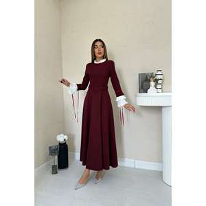 Robe de soirée bordeaux coupe trapèze avec manches contrastantes, taille naturelle, coupe confortable - Product Image 4