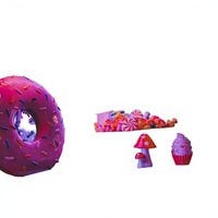 Sculpture personnalisée en résine réaliste inspirée de l'anime pour la décoration multi-occasions sur le thème des desserts