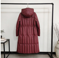 Nouveau manteau en cuir matelassé pour femme avec capuche et bordure en fourrure de vison pour l'hiver