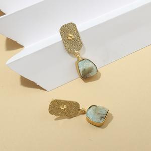 Boucles d'oreilles pendantes en amazonite dorée pour femmes, bijoux élégants en pierres précieuses naturelles, accessoire léger et élégant pour un usage quotidien - Product Image 3