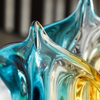 Vase en verre à texture ondulée 3D, à nervures courbées, en forme de pétale, dégradé ambre or turquoise, style nordique moderne minimaliste Art Déco, pour mariage