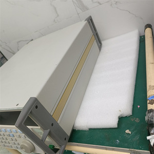 Calibrador de Multímetro Fluke 5700A Usado para Calibración y Pruebas de Equipos - Product Image 1