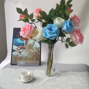 Rosas Artificiales de Alta Fidelidad con Tallos Largos, Flores de Seda Blancas, Rosas y Azules para Decoración de Bodas y Hogar, Tacto Natural, 121 mm - Product Image 2