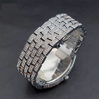 Montre de luxe pour homme avec cadran boussole, boîtier coussin, sertie de zircone cubique, lunette double rangée, style navigateur et bracelet pavé