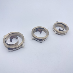 Laisse de chien rétractable en acier inoxydable de différentes tailles personnalisée bobine ressort spiralé plat - Product Image 6