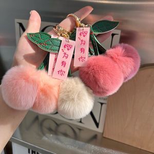 Al por mayor: Adorno colgante de peluche de conejo Rex para mochila escolar, colgante de coche de conejo Rex con pelo y cereza, bonito y para San Valentín, llavero de peluche con cereza EXW - Product Image 4