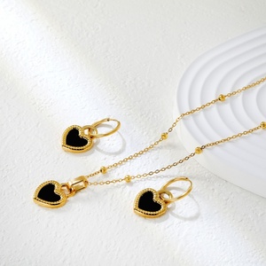 Conjunto de Joyería de Corazón Negro, Collar y Aretes de Acero Inoxidable con Baño de Oro de 18k, Diseño Moderno y Personalizado, Venta al Por Mayor, No se Deslustra - Product Image 3