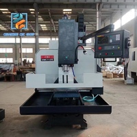 Fraiseuse verticale CNC haute vitesse XK7124 avec broche BT40 6000 tr/min multifonctionnelle pour le traitement des pièces en aluminium