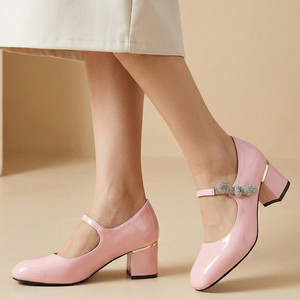 Zapatos de tacón bajo grueso para mujer, con punta cuadrada, talla grande 48, para oficina, con correa central, diamantes, lazos y hebillas, de charol, para trabajar. - Product Image 3