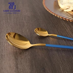 Juego <span class=keywords><strong>de</strong></span> Cubiertos <span class=keywords><strong>de</strong></span> Acero Inoxidable con Acabado Espejo en Oro PVD, Tenedor, Cuchillo, Cuchara para Sopa y Té, con Mango con Pintura Personalizada - Product Image 3