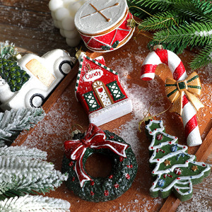 Ensemble d'ornements de Noël en plastique peints : <span class=keywords><strong>voiture</strong></span>, camion, tambour, <span class=keywords><strong>canne</strong></span> à sucre, <span class=keywords><strong>arbre</strong></span>, couronne, décorations suspendues - Product Image 3