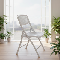 Chaise pliante commerciale avec structure métallique, assise en plastique PP, dossier en maille ventilée, empilable, pour bureau, hôtel, événements en plein air et repas en plein air