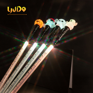Halloween LED bacchetta giocattolo Glow Spinning Stick Led Light up <span class=keywords><strong>accessori</strong></span> <span class=keywords><strong>per</strong></span> <span class=keywords><strong>feste</strong></span> forniture personalizzate <span class=keywords><strong>per</strong></span> regali Festival <span class=keywords><strong>per</strong></span> bambini - Product Image 6