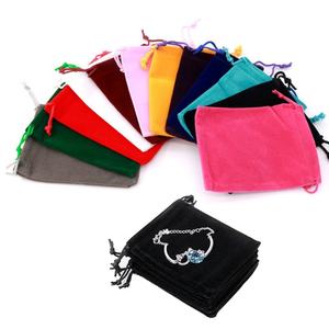 Pochette en flanelle beige de luxe de taille moyenne avec cordon de serrage, sac d'emballage cadeau personnalisé pour bijoux, sac en velours avec logo personnalisé pour bijoux - Product Image 5