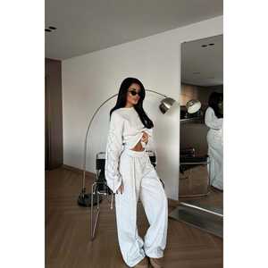 Conjunto Deportivo con Detalles en Gris - Product Image 3