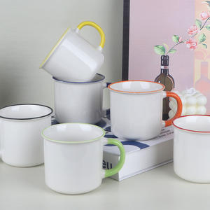 Mug en céramique rétro avec poignée colorée, design durable, idéal pour les cadeaux et la publicité - Product Image 3