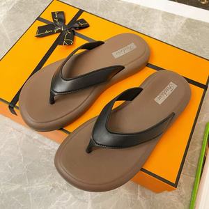 Factory Wholesale Flip-flops for Men, Worn As Outerwear Are Comfortable and Casual Featuring Flat Soles and Beach-style <b>Toe</b> <b>Caps</b> - Product Image 3